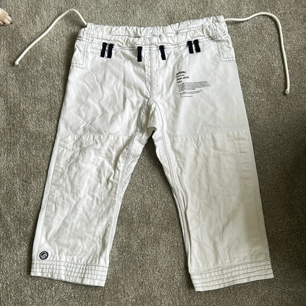 Shoyoroll grappling pants CUT SHORT to AIR OUT while rolling. They are size A2